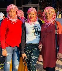 Al'umma ce mai dimbin yawa, sun bazu a cikin kasashen afirka da kasashen larabawa kuma a al'adance masu matukar hazaka. Ina Matan Kannywood Ke Samun KuÉ—i Su Na Zarya A Æ™asashen Waje