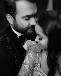 The one where @kahanikaar_700 found his lobster 🦞 @jaisiaapkishraddha ✨  #hefoundhislobster #indianwedding #weddingday #weddingphotography  #weddingdress #couple #love