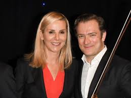 Renaud capuçon, violon et laurence ferrari, récitante, interpètent ferdinand le taureau d'alan ridout. Laurence Ferrari Son Mari Renaud Capucon Explique Pourquoi Il A Eu La Honte De Sa Vie Le Jour De Leur Rencontre Femme Actuelle Le Mag