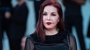 Priscilla Presley revela detalles de sus comienzos con Elvis (a los 14 años  de edad)￼