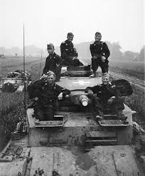 88mm Flak 36 Auf Pz Kpfw Iv Ausf H The Crew Of A Panzer 4 Operating In Early Months Of Operation Barbarossa During 1941 History War German Tanks Military History