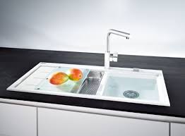 Une Robinet De Salle De Brains Dans Une Cuisine Badkamer Kranen Spoelbak Keukenkraan