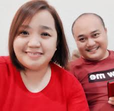 阿爸樹屋民宿岩林家庭套房受茂密樹木保護的獨特套房，可欣賞天然泉水池的美景。可在沙發床或陽台座位上休息，欣賞泉水池和周圍休閒景觀。玩了一整天后，泡在套間浴室的浴缸裡欣賞天然岩石和森林的私人景色。樹屋