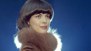 Mathieu was a popular entertainer in the 1960s and 1970s. Ddsbznmne Jd4m