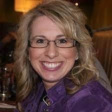 Jeanette Sinclair's Instagram, Twitter & Facebook