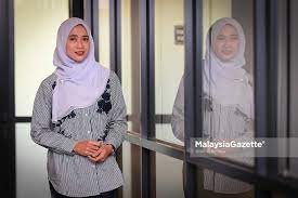 She is now the puteri umno jasin division leader. I Have To Seal My Mouth Not Hurting Anyone Dira