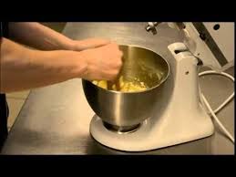 buttercreme herstellen schnell einfach lecker youtube mit marcel paa butter puderzucker 2 eigelb buttercreme creme fur torten tortencreme