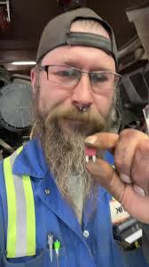 Check your fuses with a test light or multi meter, not just by sight #fyp  #foryou #beardedmechanic #keeponfixing #mechanic #fuses #mechanicproblems  #mechanictips #multimeter #looksgood #badfuse ...