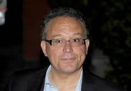 Work with a spectacular handcrafted wooden renaissance box frame with an oil gilded and black lacquered. Enrico Varriale Non E Piu Vicedirettore Di Raisport Con Una Determina Del 28 Luglio L Ad Fuortes Media E Tv