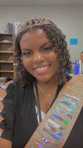 Violet Benjamin (@violetbenjaminn)