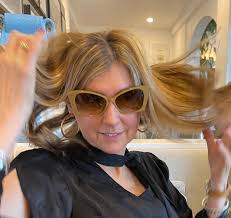 It's Friday and I'm feeling wild! Jodi Storey is rocking it during a long  lunch at Rae's in Byron Bay. The stunning Black Label ABAGAIL sunglasses  design in the larger size is