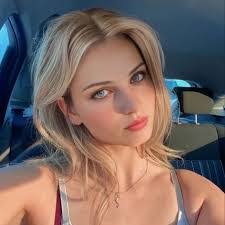 Sharon Gobbi's Instagram, Twitter & Facebook