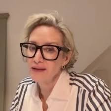 Showtime Orders Comedy Pilot From Mandy Patinkin and Kathryn Grody Inspired  by Their Real-Life Relationship