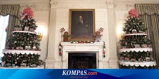 Natal tinggal menghitung hari, berikut inspirasi ucapan selamat natal yang penuh harapan dan makna untuk keluarga dan kerabat tercinta anda! Mengintip Dekorasi Natal Di Gedung Putih Cantiknya