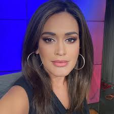 This is me thinking I parted my hair in the middle this morning. 😂 I am so  Gen X vs Z… I can't even find anything but a side part. 💇🏽‍♀️