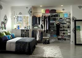 Offener Kleiderschrank Den Raum Damit Funktional Und Dekorativ Aufwerten Dekorationen Ideen Ideen Fur Kleine Schlafzimmer Kleiner Raum Begehbarer Kleiderschrank Im Schlafzimmer