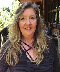 Amy Duell's Instagram, Twitter & Facebook