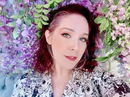 Diana Garnett's Instagram, Twitter & Facebook