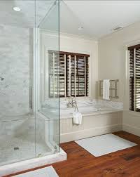 Country Cottage With Comfortable And Neutral Interiors Home Bunch Interior Design Ideas Bathroom Design Bathroom Decor Luxury Master Bathroom Design