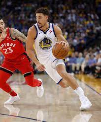 Golden State Warriors Klay Thompson 11 Dribbles Against Toronto Raptors Fred Vanvleet 23 In The Second Quarter At O Klay Thompson Splash Brothers Warrior