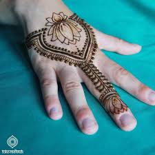 It is a very solid pattern having some dots. 51 Simple Mehndi Designs For Kids
