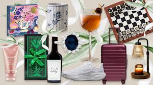 7 Thoughtful Host Gifts That Will Impress in 2026