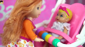 Juega gratis a juegos de barbie en isladejuegos. Las Bebes De Elsa Y Ana Atrapan Al Ladron Que Robo El Banco De Barbie Juguetes De Titi Video Dailymotion