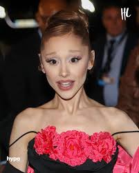 Look, it's Glin— we mean Ariana! 🩷🫧🪄 (📸: Getty Images)