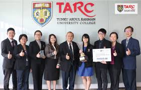 Mca mengambil nama tunku abdul rahman sebagai nama kolej ini kerana beliau merupakan bapa kemerdekaan malaysia dan perdana menteri malaysia pertama. Tunku Abdul Rahman Tunku Abdul Rahman University College