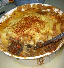 The dish has many variants, but the defining ingredients are ground red meat cooked in a gravy or sauce with onions, and a topping of mashed potato. Cottage Pie Simple English Wikipedia The Free Encyclopedia