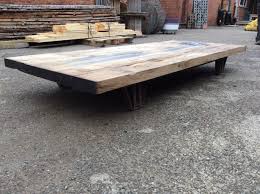 salontafel van oude eiken treinbilzen salontafel houten vloer houten