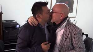 Colombia reconoce como matrimonio gay a una pareja que se casó en España |  Vídeos | EL PAÍS