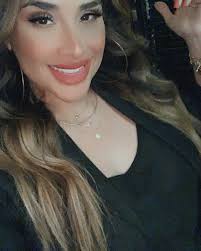 New hair who am I haha 🤷🏻‍♀️😬. #hairdid#newhair#neelook#lighterhair  #hairdone#strait#beachwaves