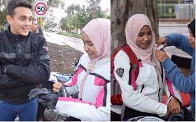 Wak selamat is the father of one siti hajar, who wishes to study abroad. Ini Perkara Yang Berlaku Disebalik Tabir Filem Bisik Pada Langit Gempak