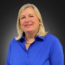 Mary Earl's Instagram, Twitter & Facebook