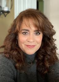 Angela Battisti's Instagram, Twitter & Facebook