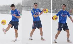 Kieran tierney created six chances against newcastle, twice as many chances as any other player on the it's still snowing heavily and the wind's blowing harder than ever, but seeing kieran's grin, nico. Arsenal Defender Kieran Tierney Trains In T Shirt And Shorts Despite Snow Daily Mail Online