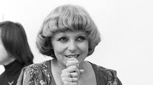 Prsia sa jej takmer vyliali z plaviek. Hana Zagorova Ako To Bolo S Mojimi 600 Tisicovymi Zarobkami Pred Rokom 1989