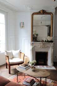 Bienvenue Dans L Appartement Au Chic So French D Une Canadienne A Paris Hello Blogzine Deco Appartement Appartement Parisien Decoration Interieur Appartement