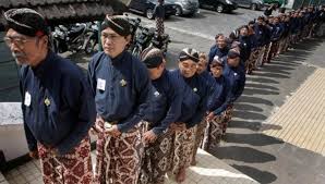 Inilah 25 pantun lucu yang bisa kamu baca di kepogaul. 20 Kumpulan Pantun Lucu Terbaru Ideas Gary Johnson Funny Engagement Quotes Engagement Humor