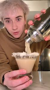 Caesar salad martini💅