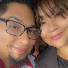 How to attach stone veneer to a mailbox?