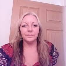 Shelly Hostetler's Instagram, Twitter & Facebook