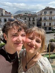 Looking for a 3 bed mobile in the South Wexford area. Not the biggest  budget, so open to seeing what is out there below €5k. Will also require  transport. Please comment if