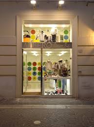 Matia's baby è uno dei pochi outlet per bambini a milano: Arredamento Negozio Abbigliamento Bambini Albero Caserta Campania