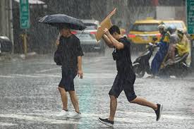 Jun 28, 2021 · 今日早上8點20分天文台天氣預報發出了黑色暴雨警告，隨後於11:05分改掛紅雨，不少公司都會安排員工在指定時間回到所屬工作崗位，而相信今日都會持續下雨，市民出門前記得關好窗戶並預計時間上班。另今小編今日為大家帶來天文台暴雨警告風球英文小教室！一直都以為是yellow rain就是黃雨. Ewnzeznghqbwcm