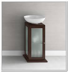 the size of small pedestal sink