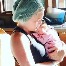 This video celebrates willow's 2nd birthday. Pink And Carey Hart Mark Their Daughter S Birthday With Beautiful Throwback Photos