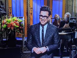 Snl, saturday night live, dan levy, phoebe bridgers. Courtney Theriault On Twitter Dan Levy Already The Best Dressed Snl Host Of All Time Snl Saturdaynightlive