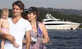 Czy wiesz, że nazwisko federer bez problemu można napisać lewą ręką? Roger Federer Consoles Himself After Shock Wimbledon Exit With Luxury Yacht Holiday In France Daily Mail Online
